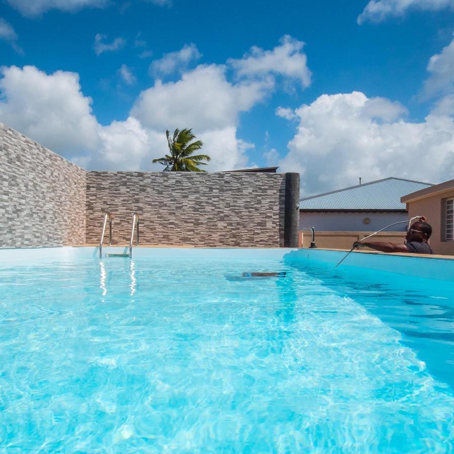 Evasion En Plein Coeur De La Ville T2 Jacuzzis Sauna Et Piscine Au Centre De Port-Louis Zewnętrze zdjęcie