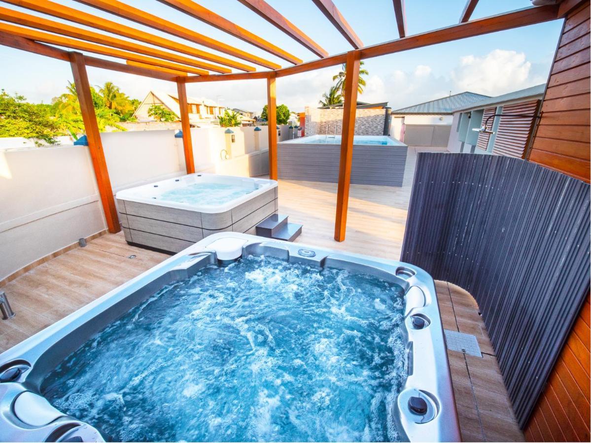 Evasion En Plein Coeur De La Ville T2 Jacuzzis Sauna Et Piscine Au Centre De Port-Louis Zewnętrze zdjęcie