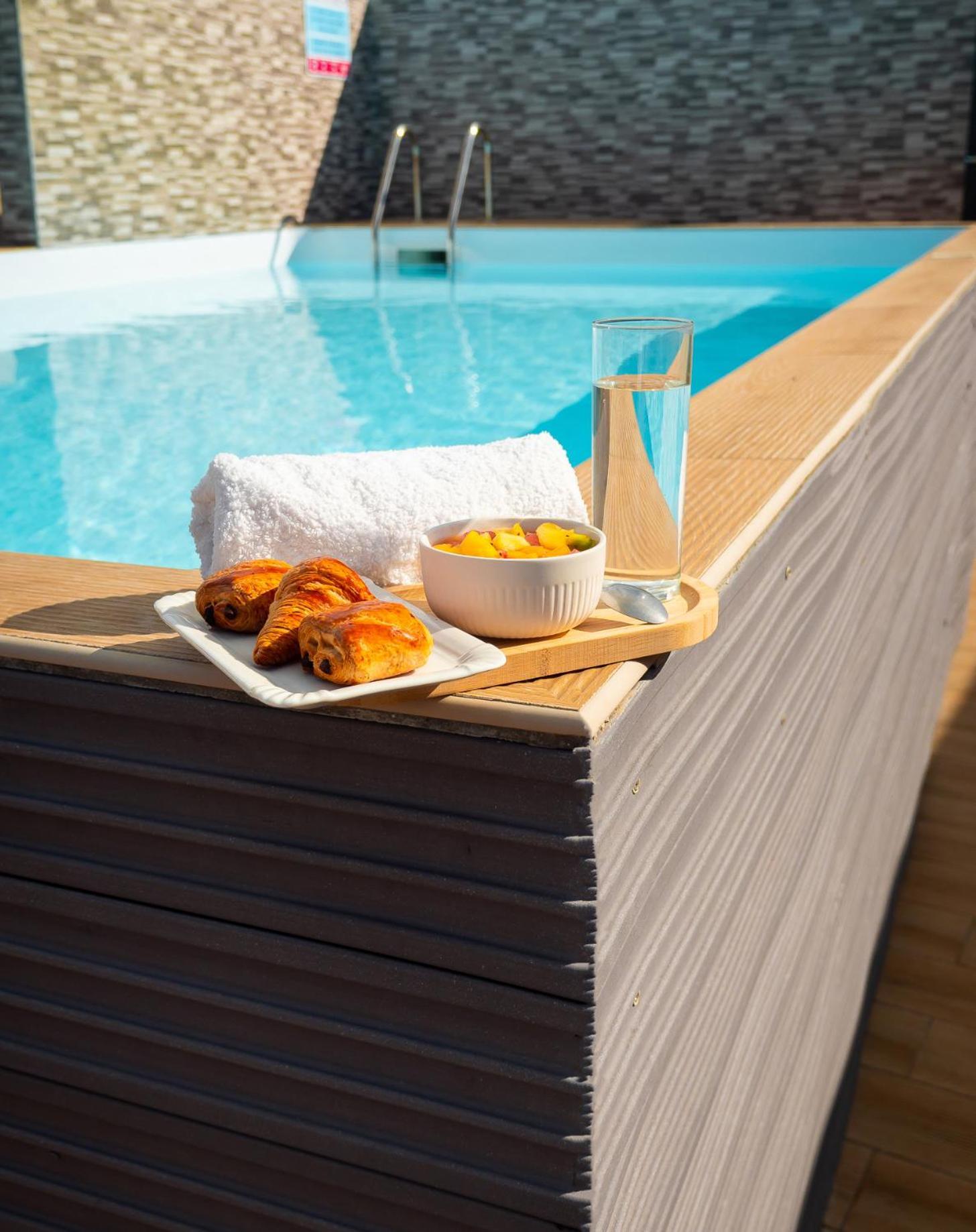 Evasion En Plein Coeur De La Ville T2 Jacuzzis Sauna Et Piscine Au Centre De Port-Louis Zewnętrze zdjęcie